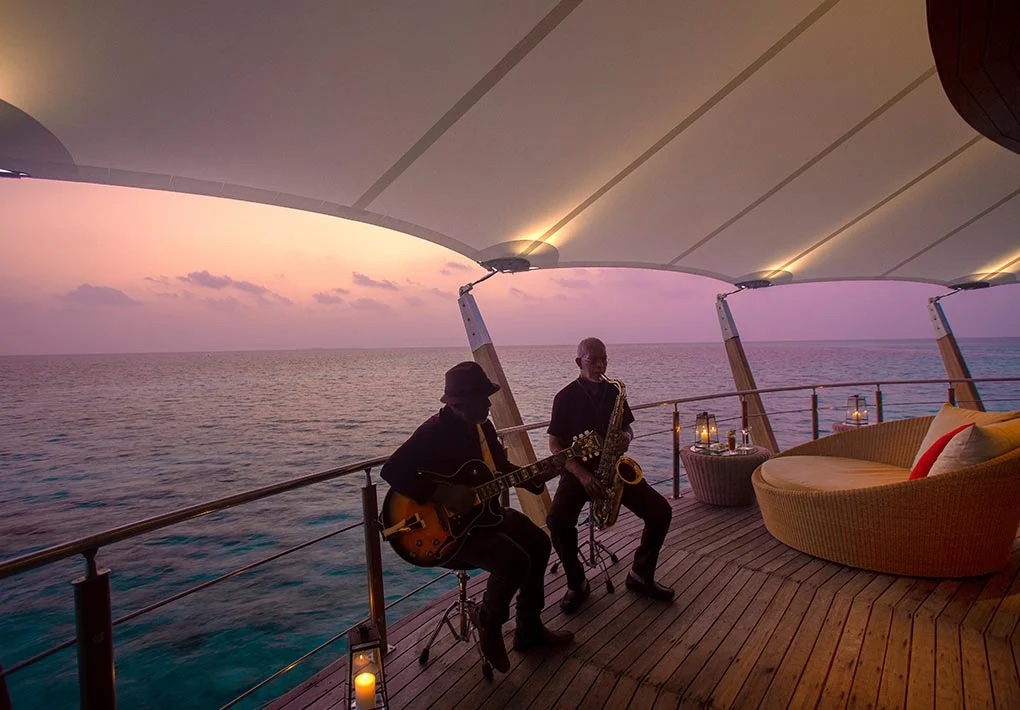 The Lighthouse Lounge at Baros thumbnail 4